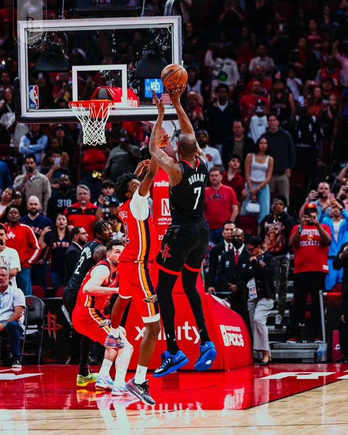 杜兰特准绝杀鹈鹕 死神镰刀再度闪耀赛场