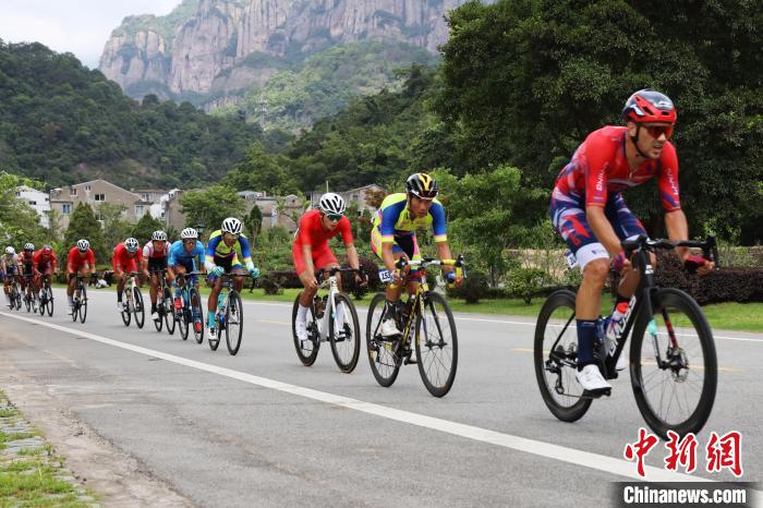 浙江首次承办中国公路自行车职业联赛 雁荡山楠