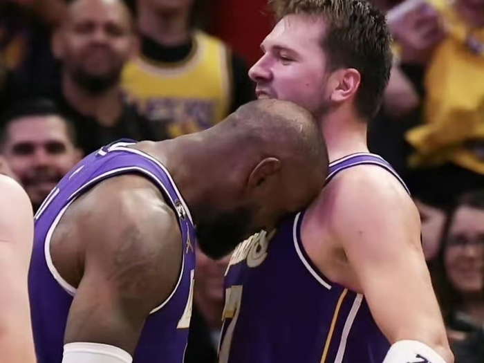 东契奇伤退湖人季后赛前景堪忧 里夫斯能否扛起