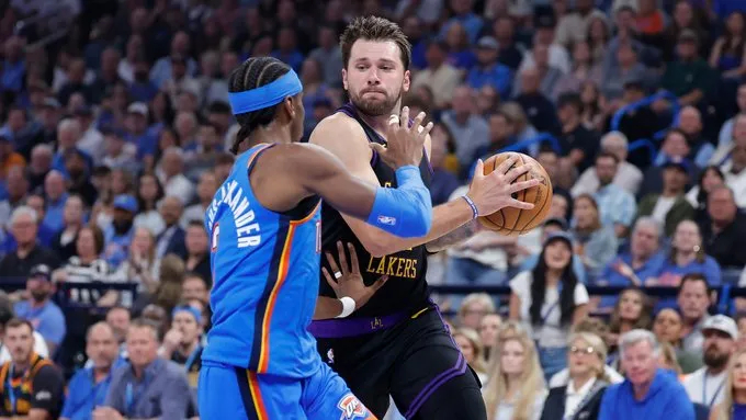 东契奇伤退湖人季后赛前景堪忧 里夫斯能否扛起