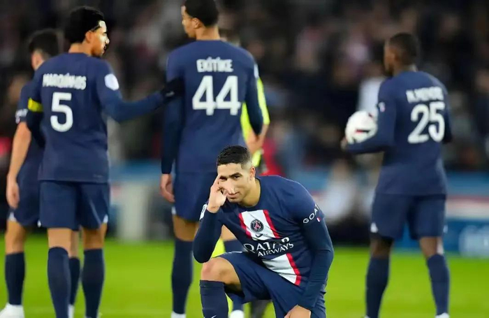 利物浦欧冠首回合惨败巴黎 赛季前景陷入绝境