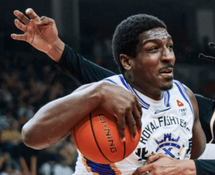 北控客场惨败同曦 佩里秀肌肉遭质疑