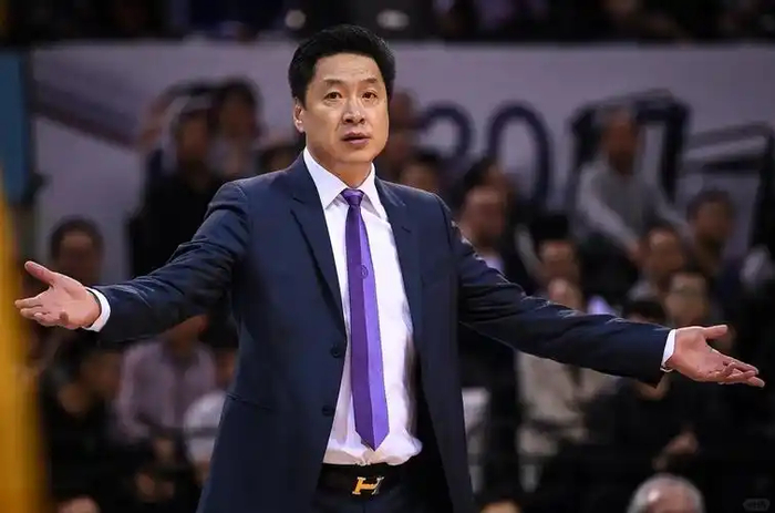 李春江或于禁赛期满回归广东男篮 欢姨互动引发