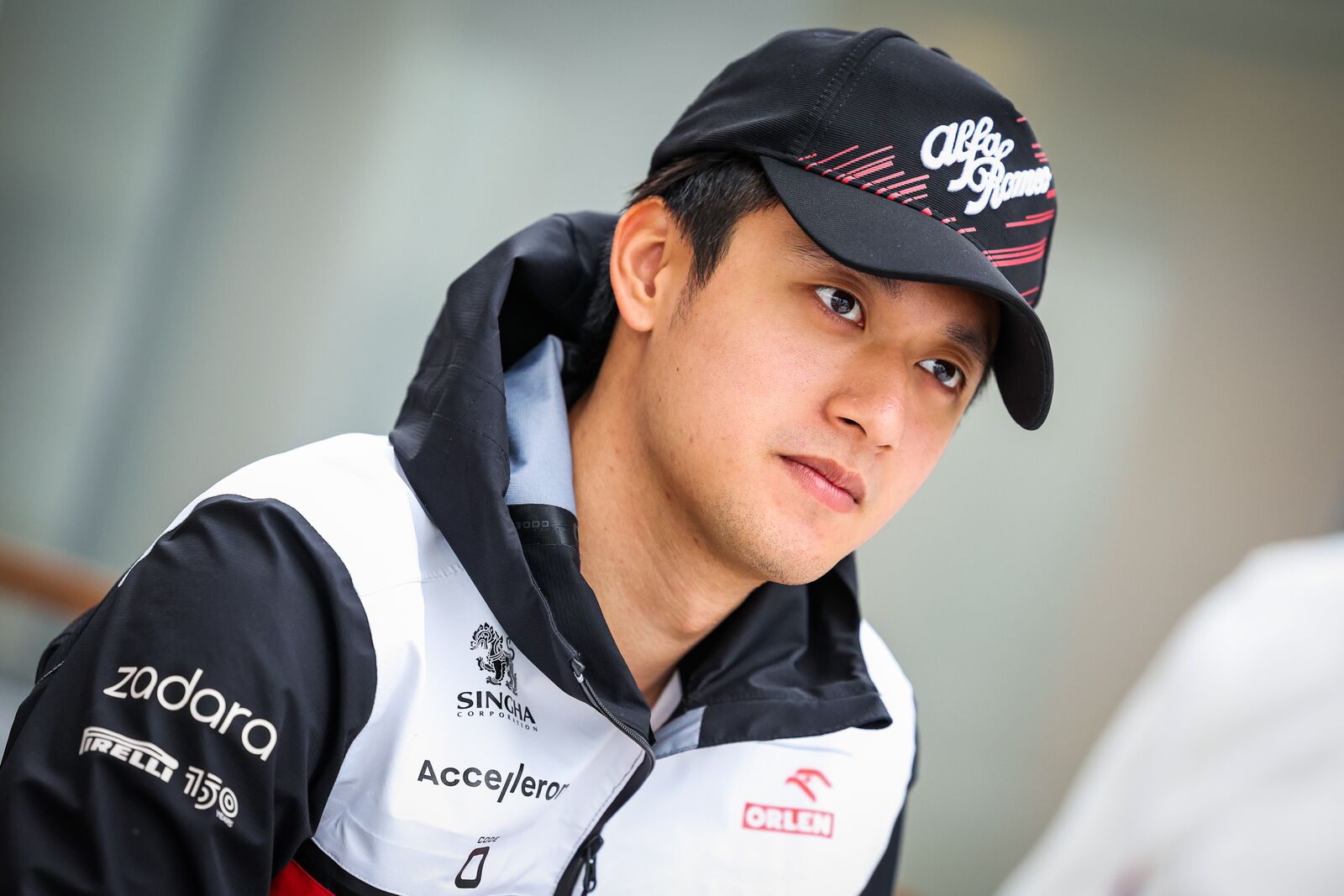 面对质疑，周冠宇续约后以稳健表现继续引领中