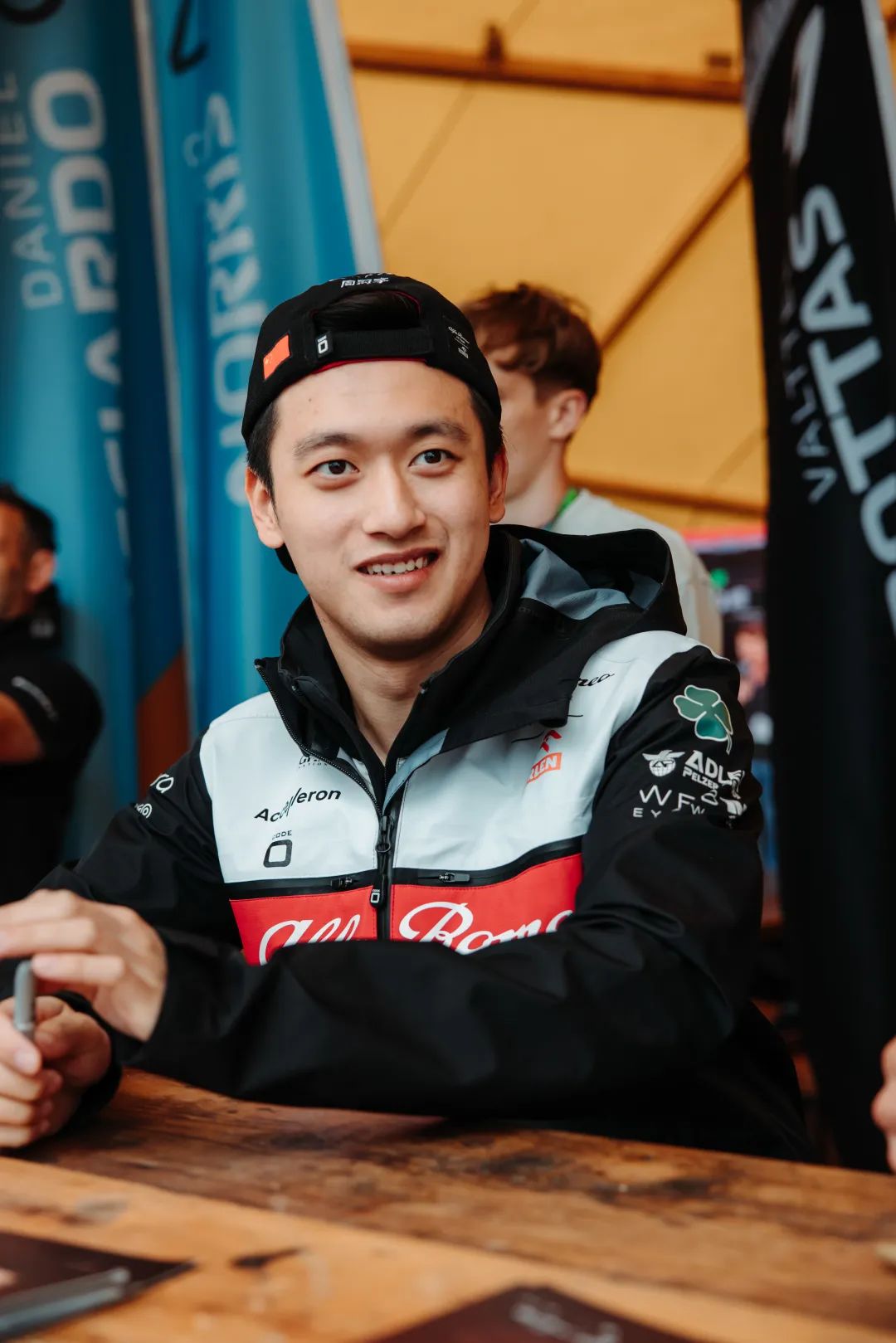 面对质疑，周冠宇续约后以稳健表现继续引领中